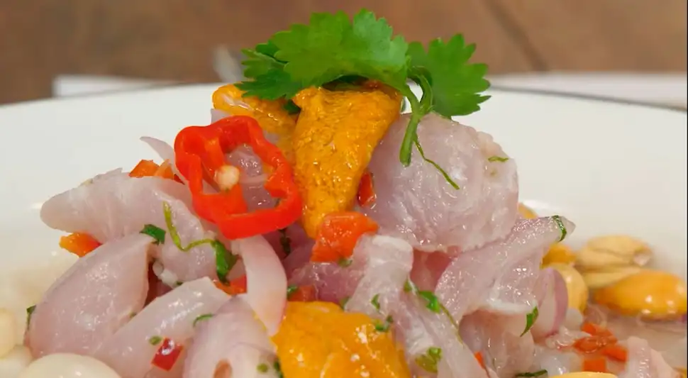 Ceviche de erizo, langostinos y pescado