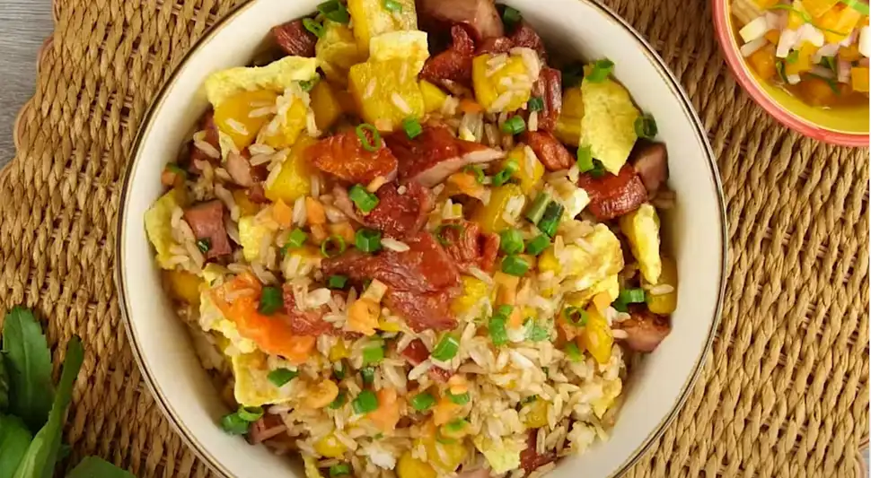 Chaufa amazónico con cecina y chorizo