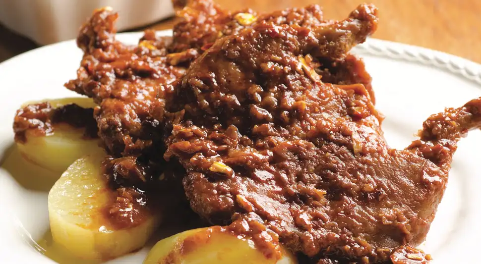 Picante de cuy con papas