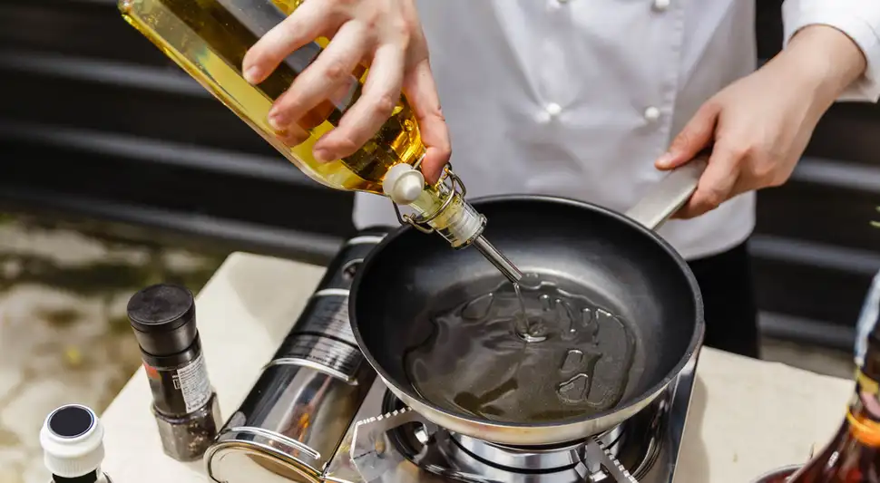 friendo con aceite de oliva