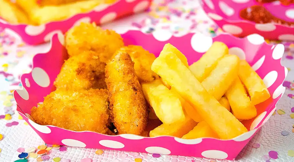 Nuggets con papas fritas
