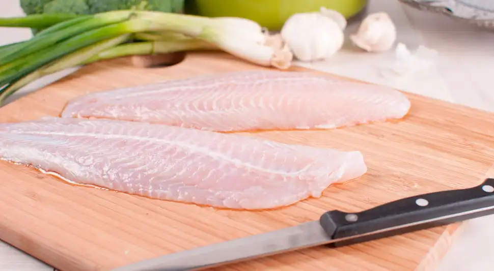 Filete de pescado descongelado