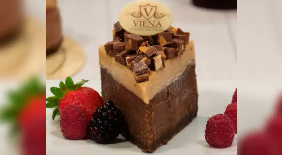 Cheesecake de chocolate con sublime y princesa de Cafetería Viena