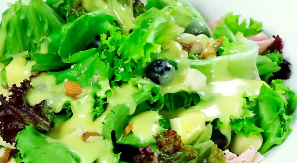 Ensalada de jamón y queso