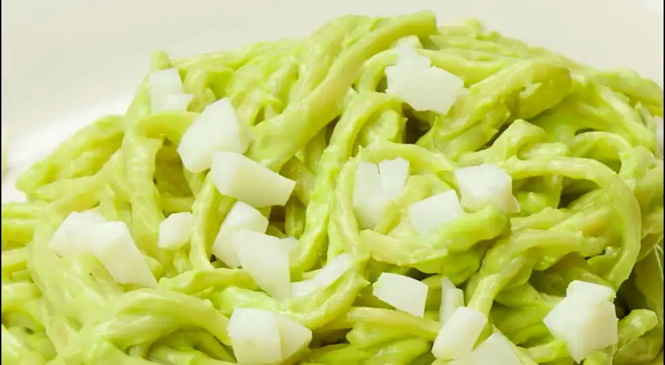 Fideos en salsa de palta