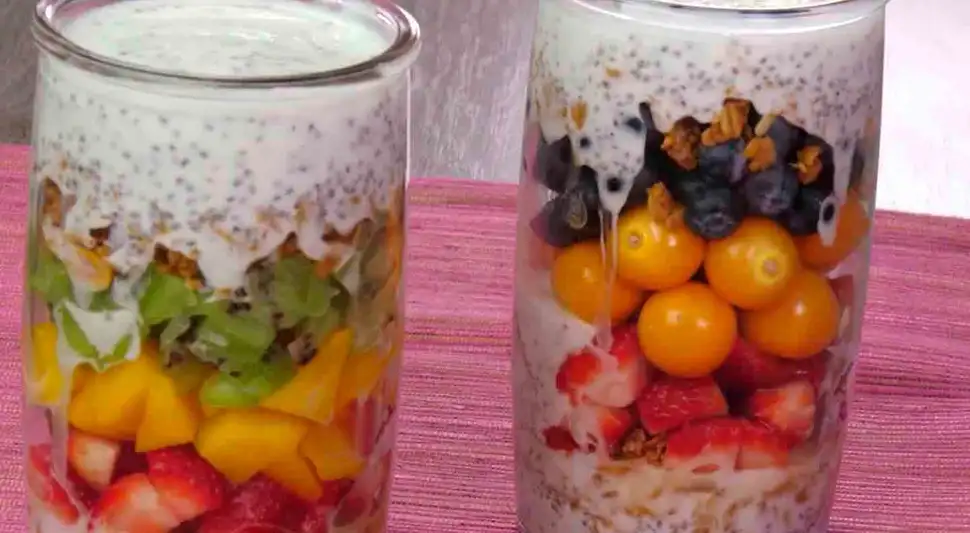 Parfait de frutas con granola