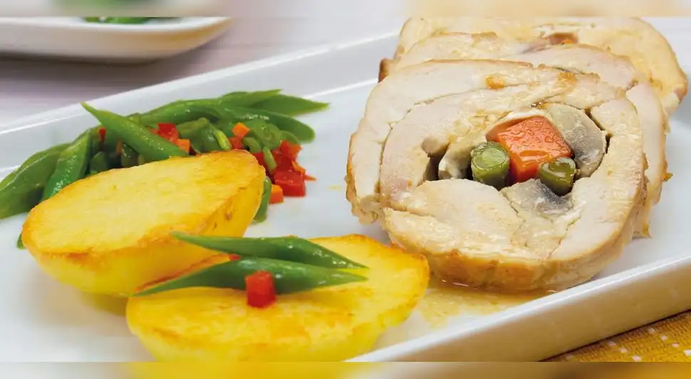 Enrollado de pollo con verduras