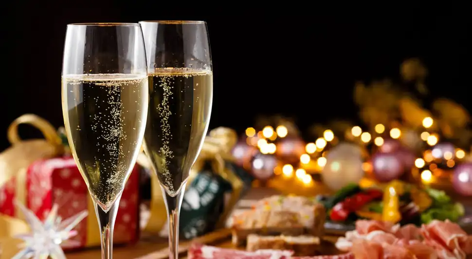 Espumoso en mesa Navideña