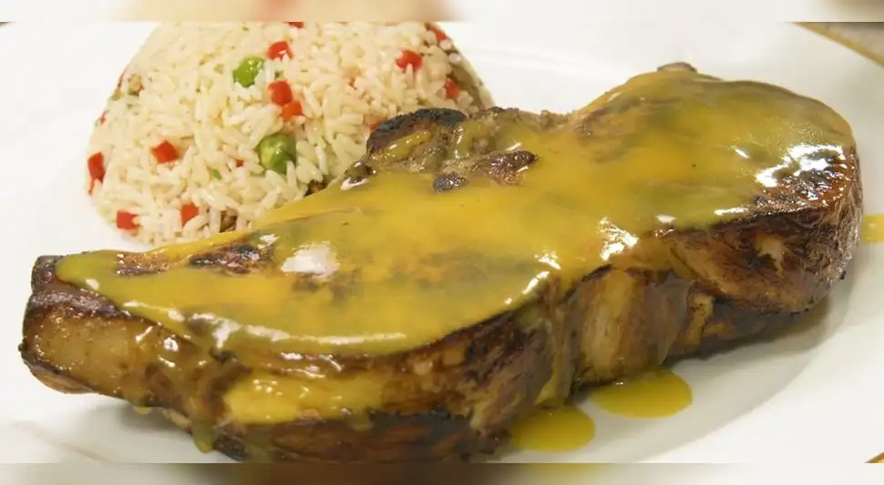 Chuleta en salsa de durazno