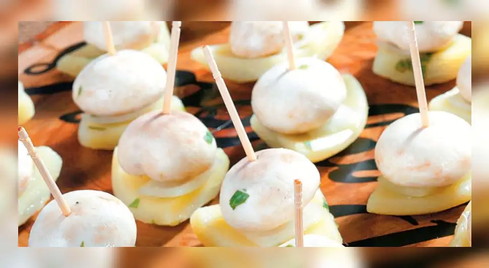 Champiñones y alcachofas acebichados