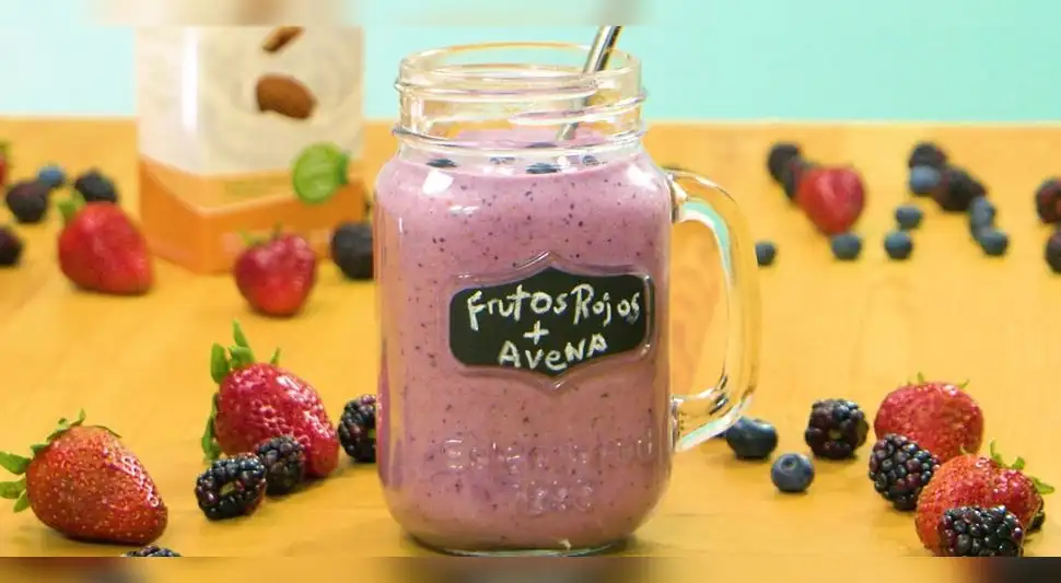 Batido de frutos rojos y avena