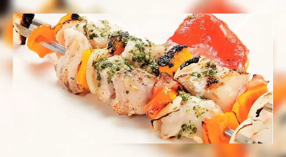 Brochetas de pescado