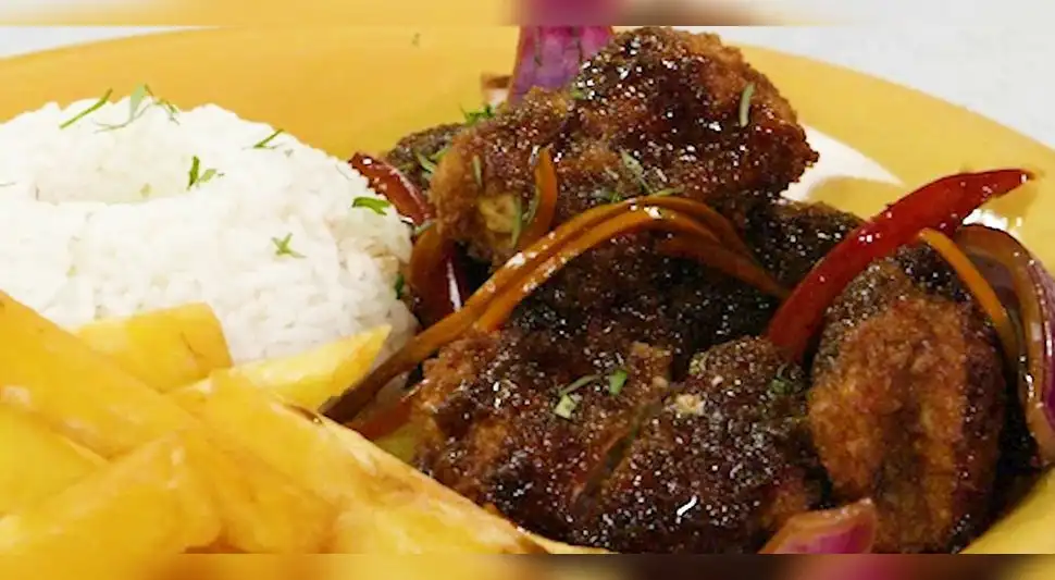 Saltado criollo de pescado