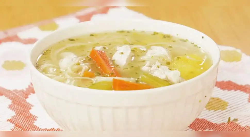 Sopa de dieta de pollo