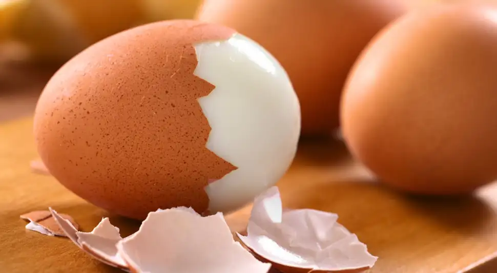 Huevo duro pelado