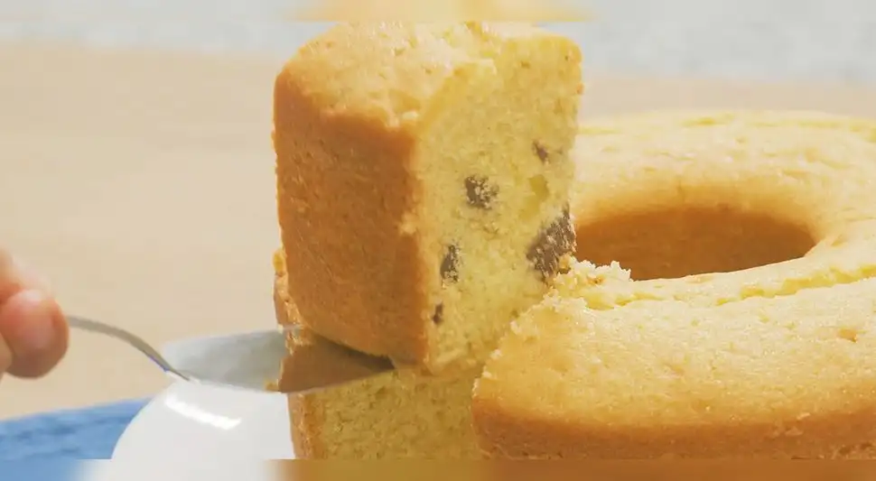 Queque de naranja con trozos de chocolate