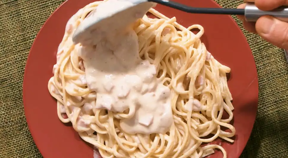 Tallarines a lo alfredo Tallarines a lo alfredo