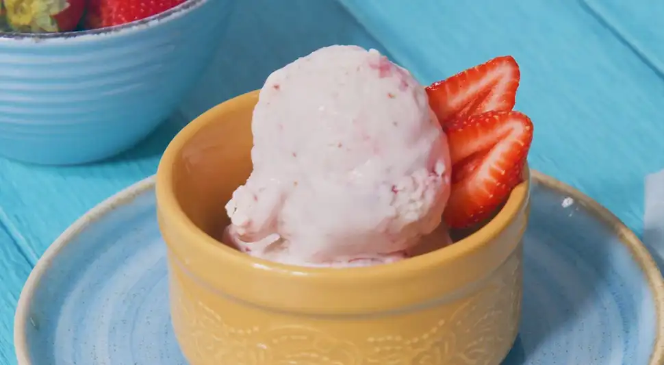 Helado de fresa casero