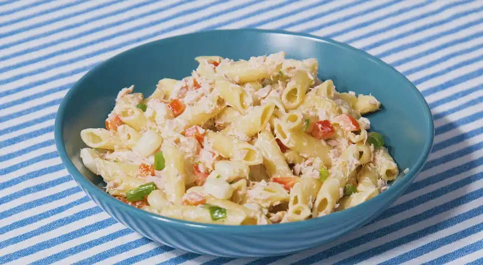 Ensalada de fideos con atún