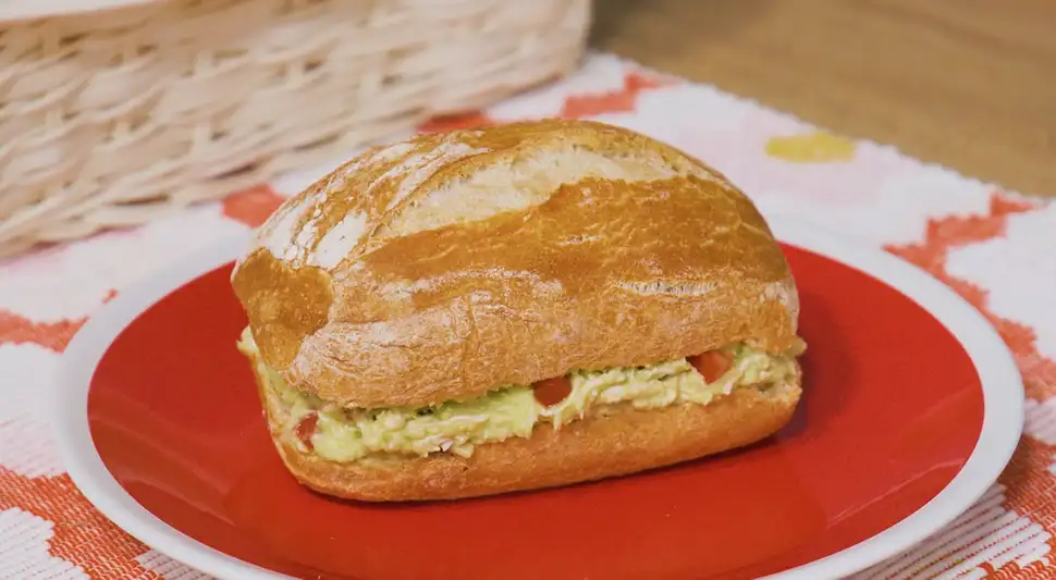 Sándwich de pollo y palta