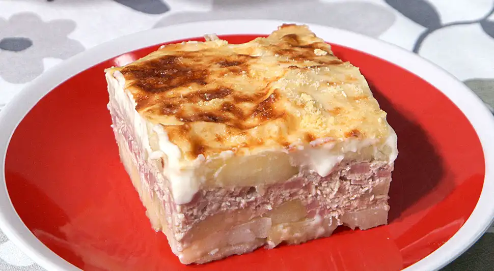 Pastel de papas con jamón y pollo