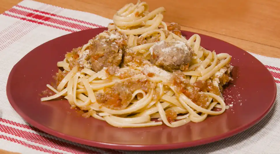 Tallarines con carne molida