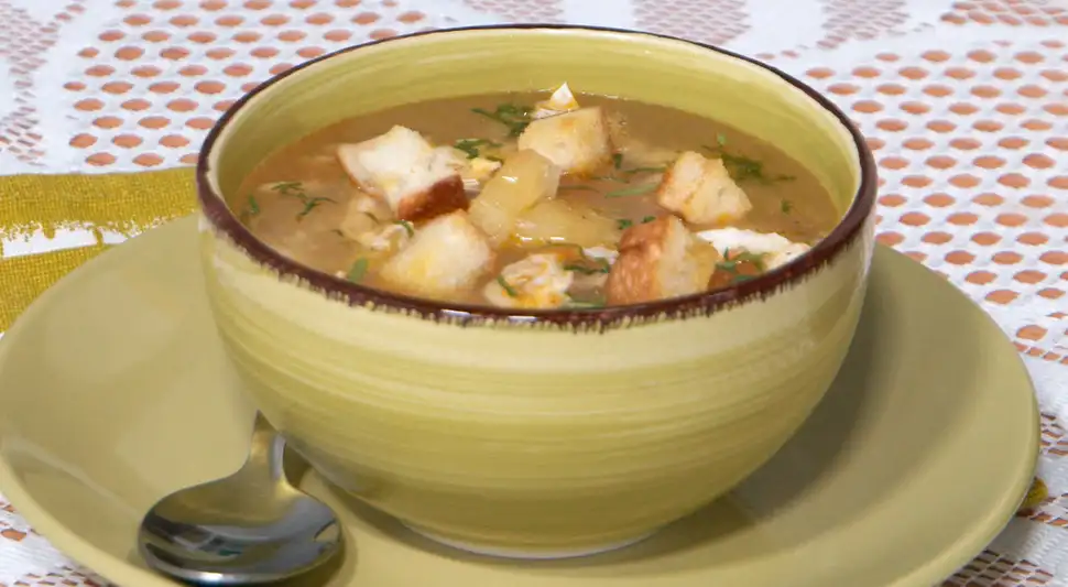 Sopa hervida con yuca