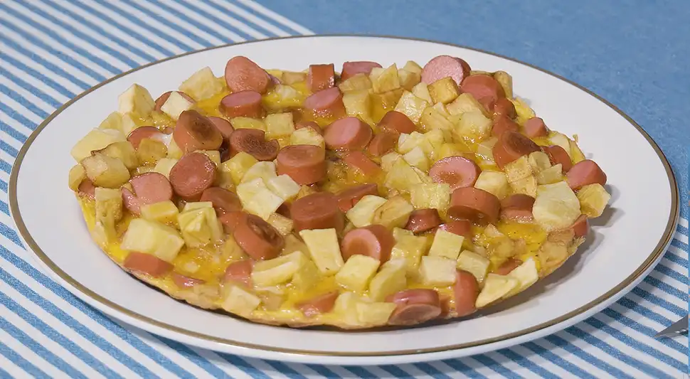 Huevos con salchipapa