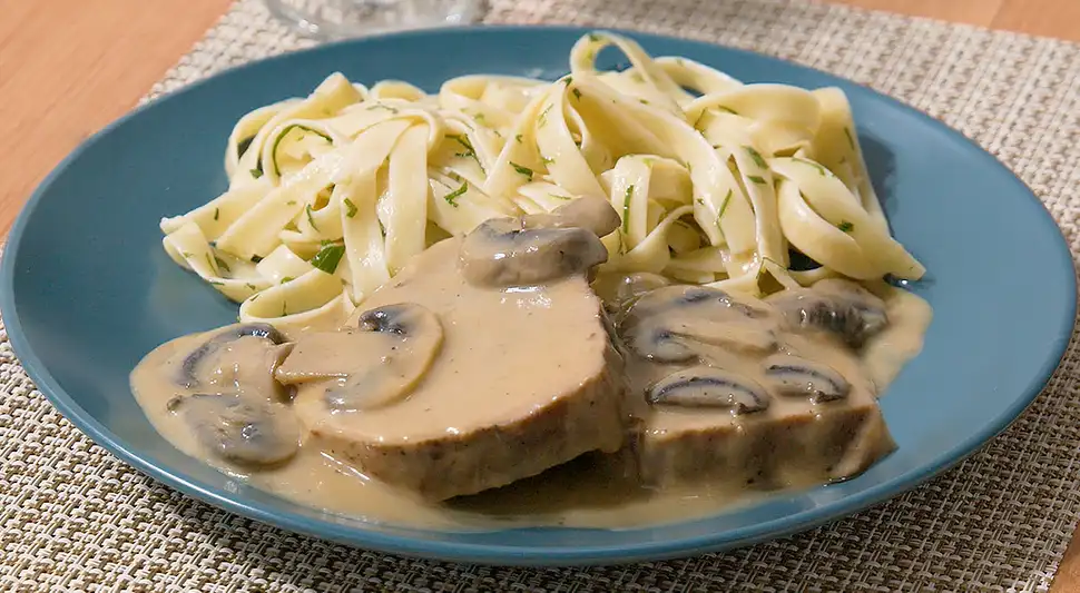 Asado a la crema con champiñones
