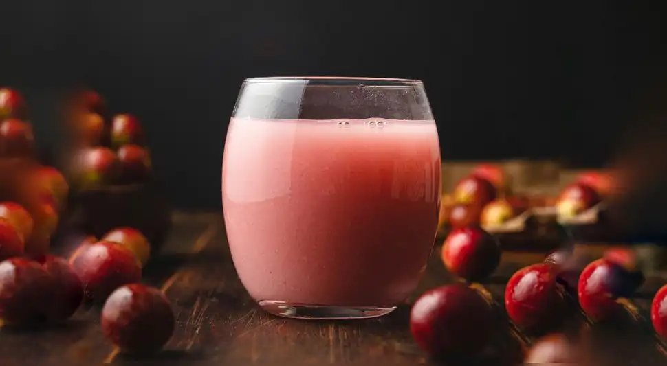 Jugo de fresa, papaya y camu camu