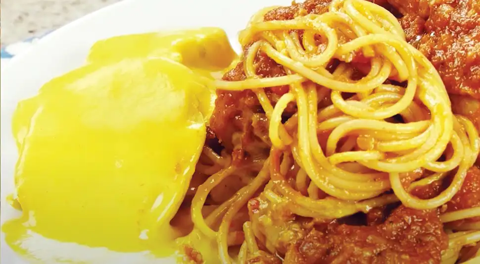 TALLARINES ROJOS CON POLLO