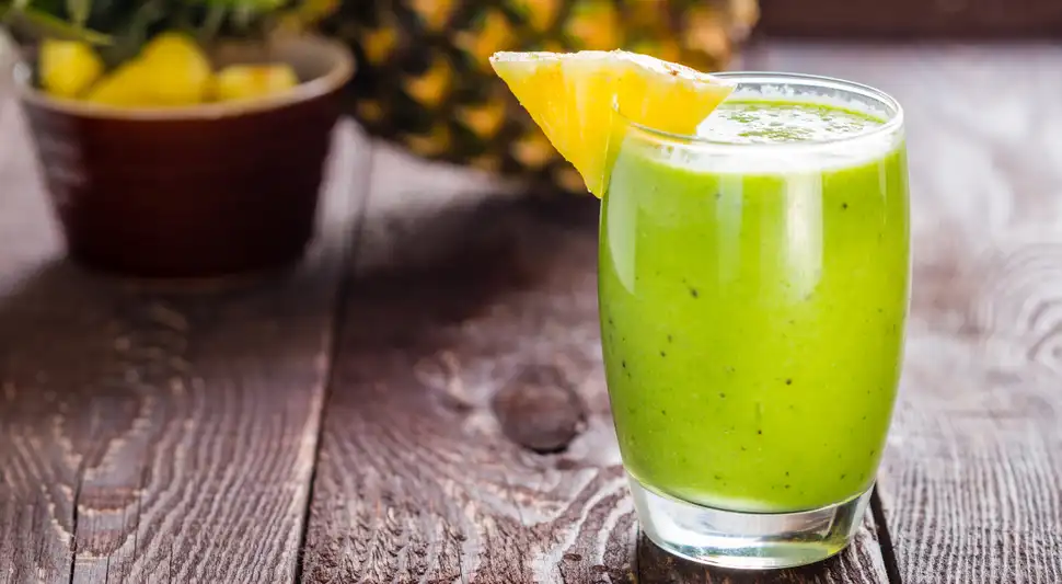 Jugo verde con piña y chía