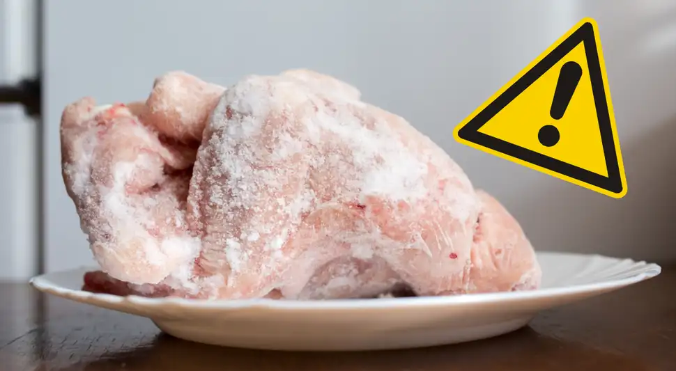 No debes descongelar el pollo a temperatura ambiente