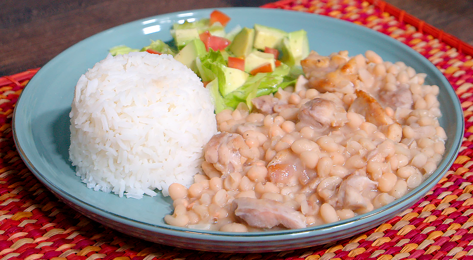 frejoles panamitos con pollo