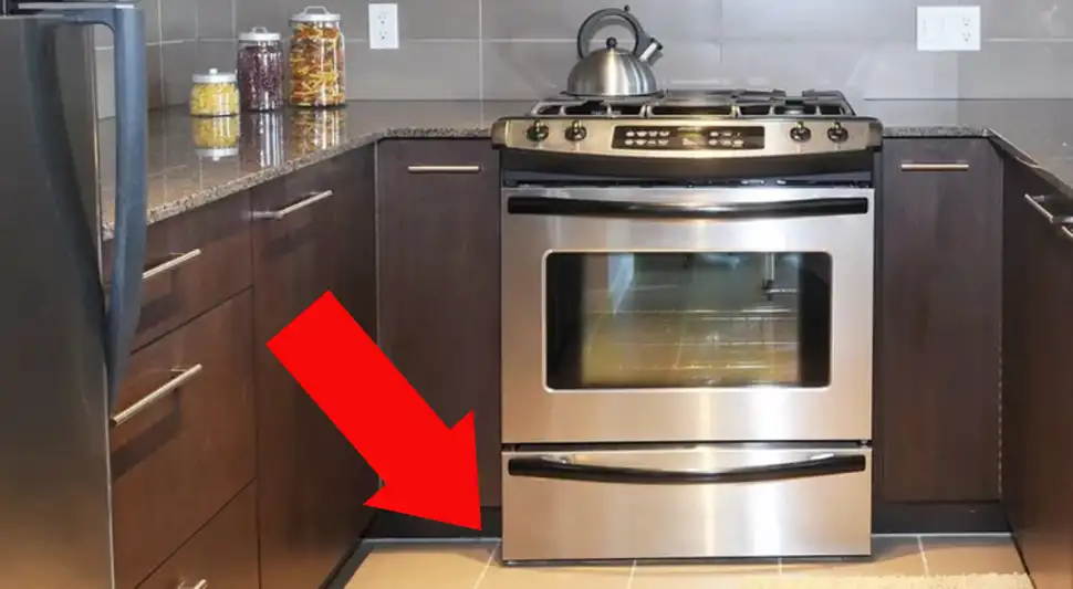 El cajón inferior del horno (no es para guardar cosas)