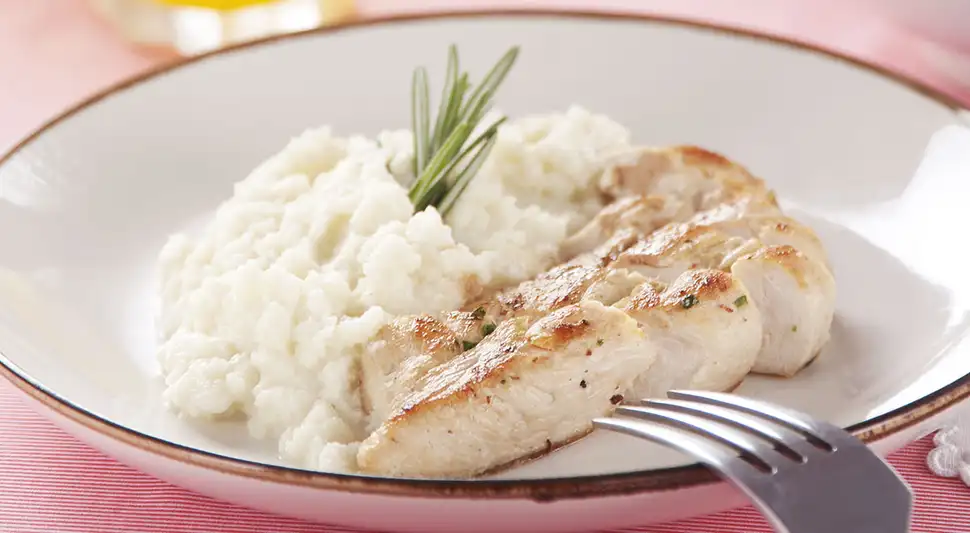 Pollo a la plancha con puré de coliflor