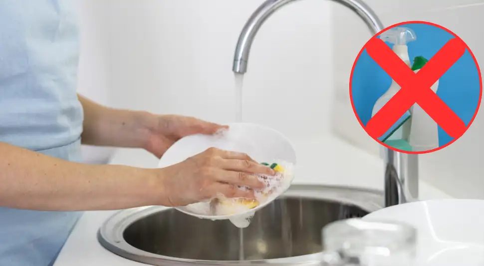 Si combinas cloro (lejía) y jabón para lavar los trastes debes ver esto Si combinas cloro (lejía) y jabón para lavar los trastes debes ver esto