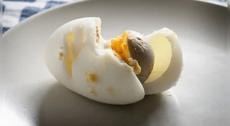 ¿Es seguro comer huevos cocidos con la yema de color verde o gris? ¿Es seguro comer huevos cocidos con la yema de color verde o gris?