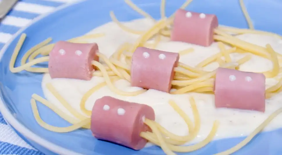 Arañitas de salchicha y espagueti (video)