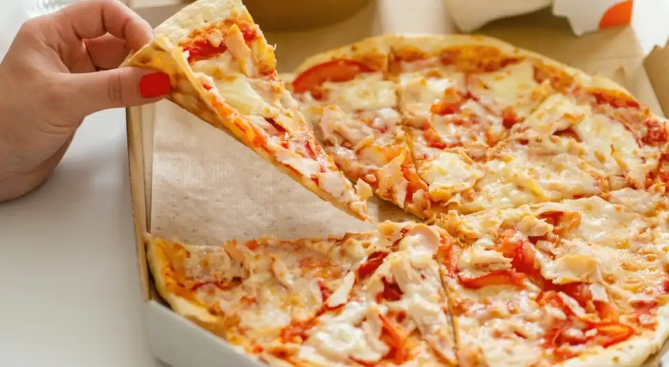 Famosa cadena de pizzas se declaró en QUIEBRA y CERRARÁ sus locales desde HOY