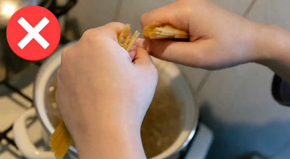 Por qué en algunos países no debes partir los fideos al cocinarlos Por qué en algunos países no debes partir los fideos al cocinarlos
