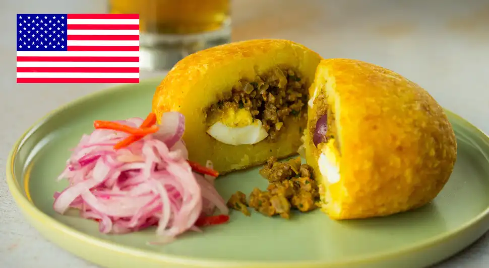 La papa rellena es uno de los platos más queridos por los peruanos.