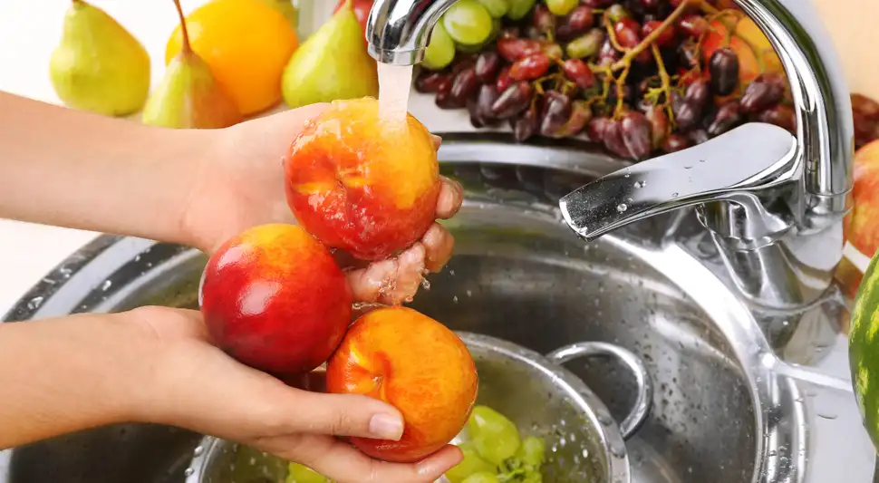 Este método para eliminar los pesticidas de los alimentos es eficaz, fácil y rápido. Foto: Buenazo / Shutterstock