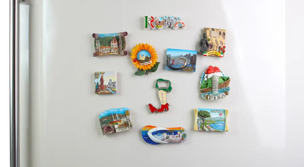 Descubre si quitar los imanes del refrigerador ayuda a disminuir el consumo de energía. Foto: Buenazo / Shutterstock