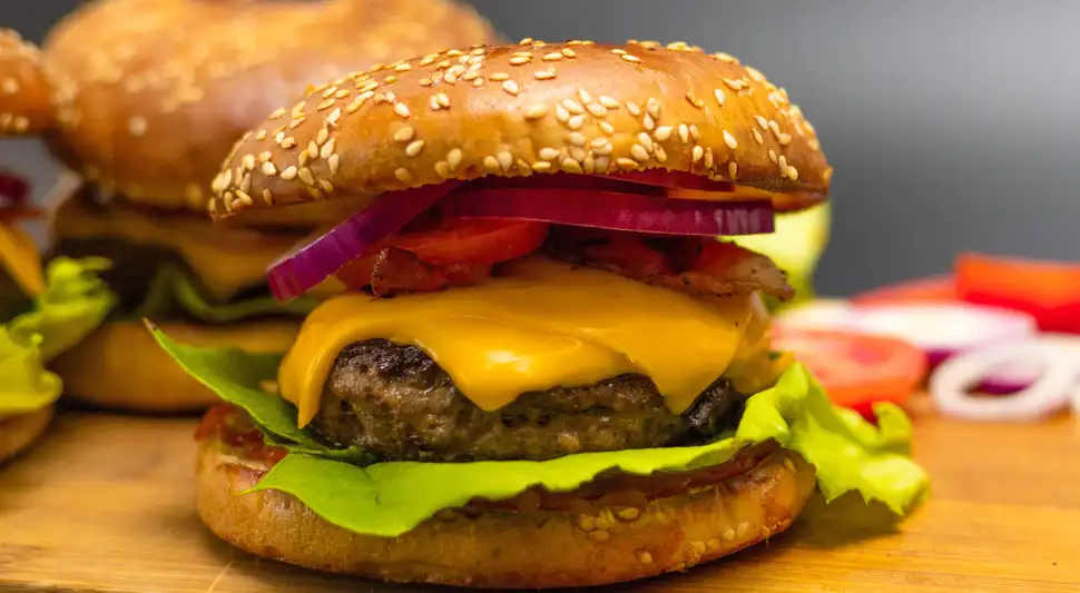 ¡Cuidado con consumir esta marca de hamburguesas! Foto: Buenazo / Shutterstock ¡Cuidado con consumir esta marca de hamburguesas! Foto: Buenazo / Shutterstock