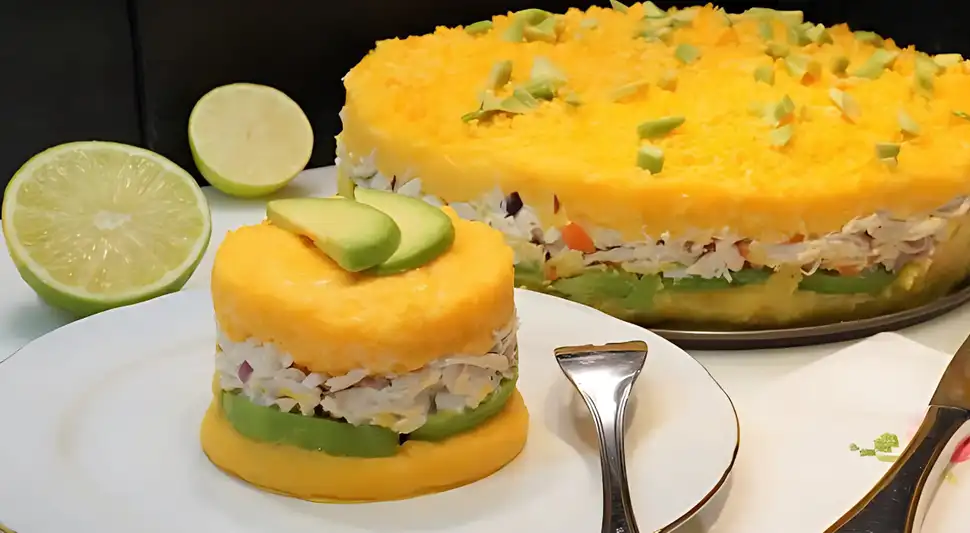Torta de causa rellena Fuente: Youtube