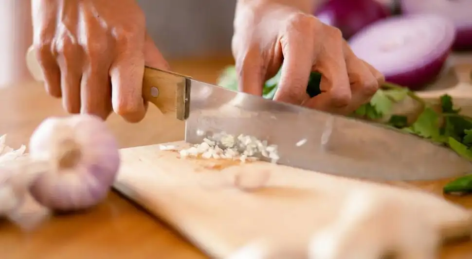 ¿Problemas al momento de cocinar? Revisa los trucos para evitar que se quemen tus sofritos.