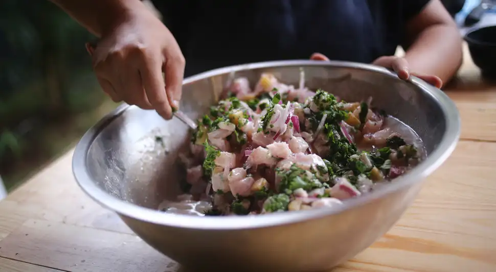 Este producto químicos incluido en el ceviche puede causar lesiones en el esófago. Foto: Buenazo / Shutterstock Este producto químicos incluido en el ceviche puede causar lesiones en el esófago. Foto: Buenazo / Shutterstock