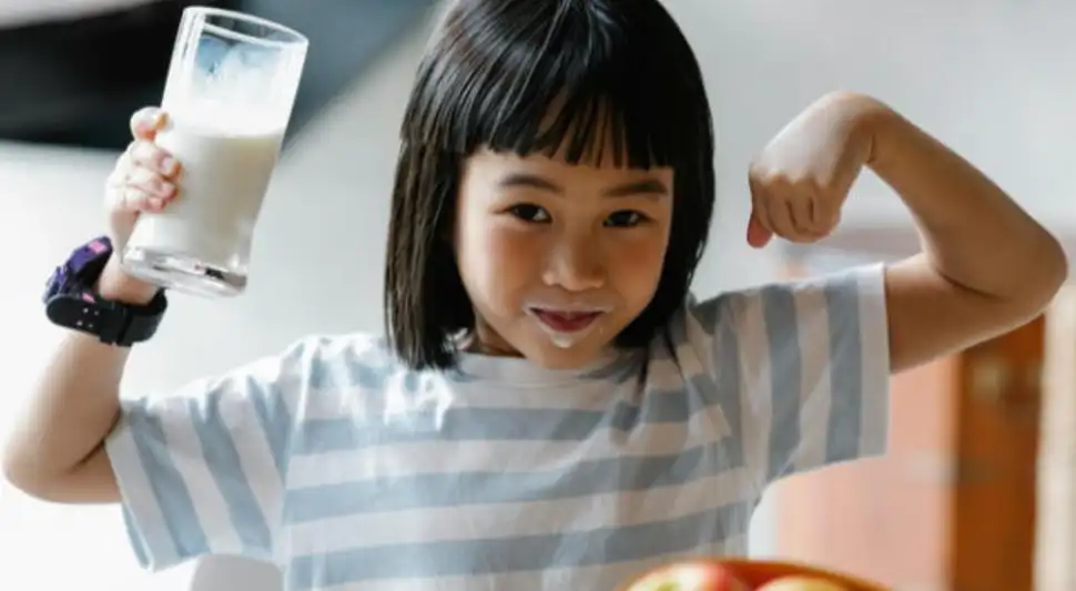 Mantener la leche entre 2 y 5 grados Celsius es clave para evitar problemas de conservación.