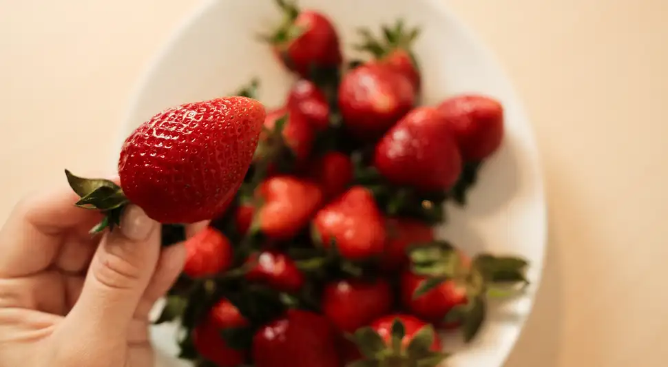 El mejor truco para realzar la dulzura de las fresas. Foto: Buenazo / Shutterstock